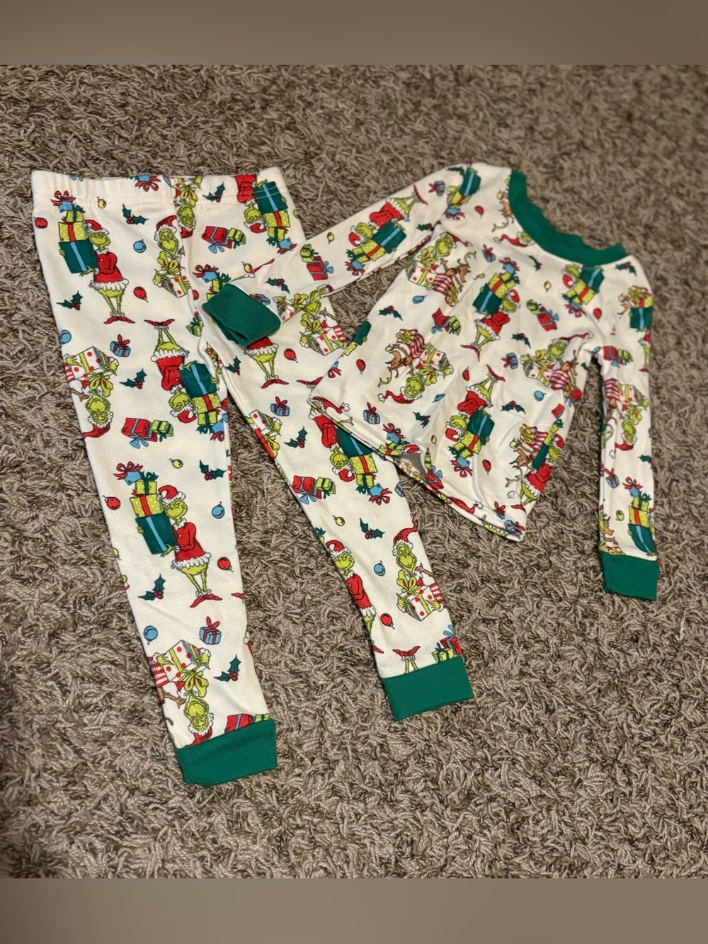 Grinch Print Pajama Set - 2T - NWOT